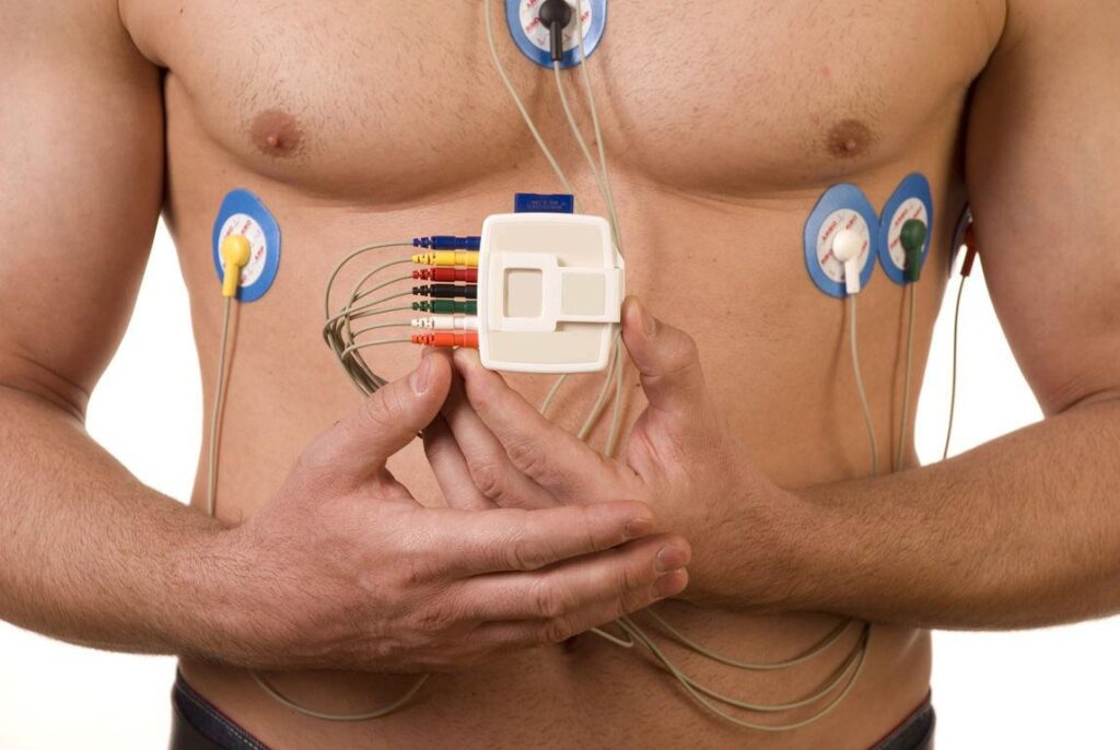 Paziente durante l'esame "holter cardiaco"