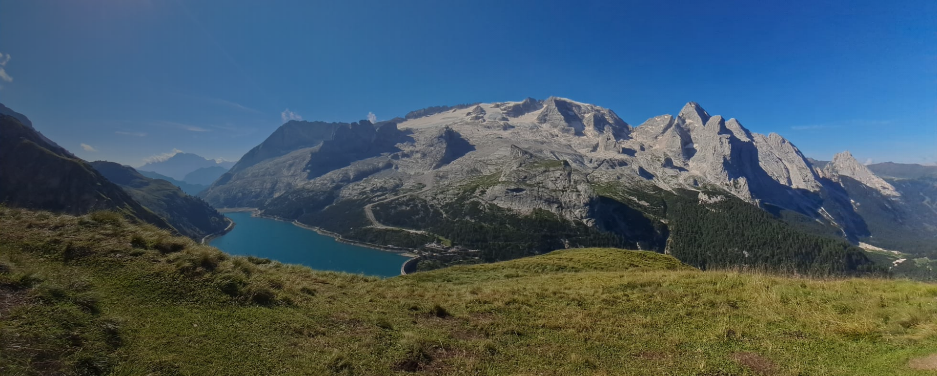 Vista sul lago di Fedaia nei pressi della Marmolada