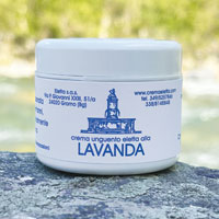 Unguento Eletta alla Lavanda, barattolo su sfondo naturale